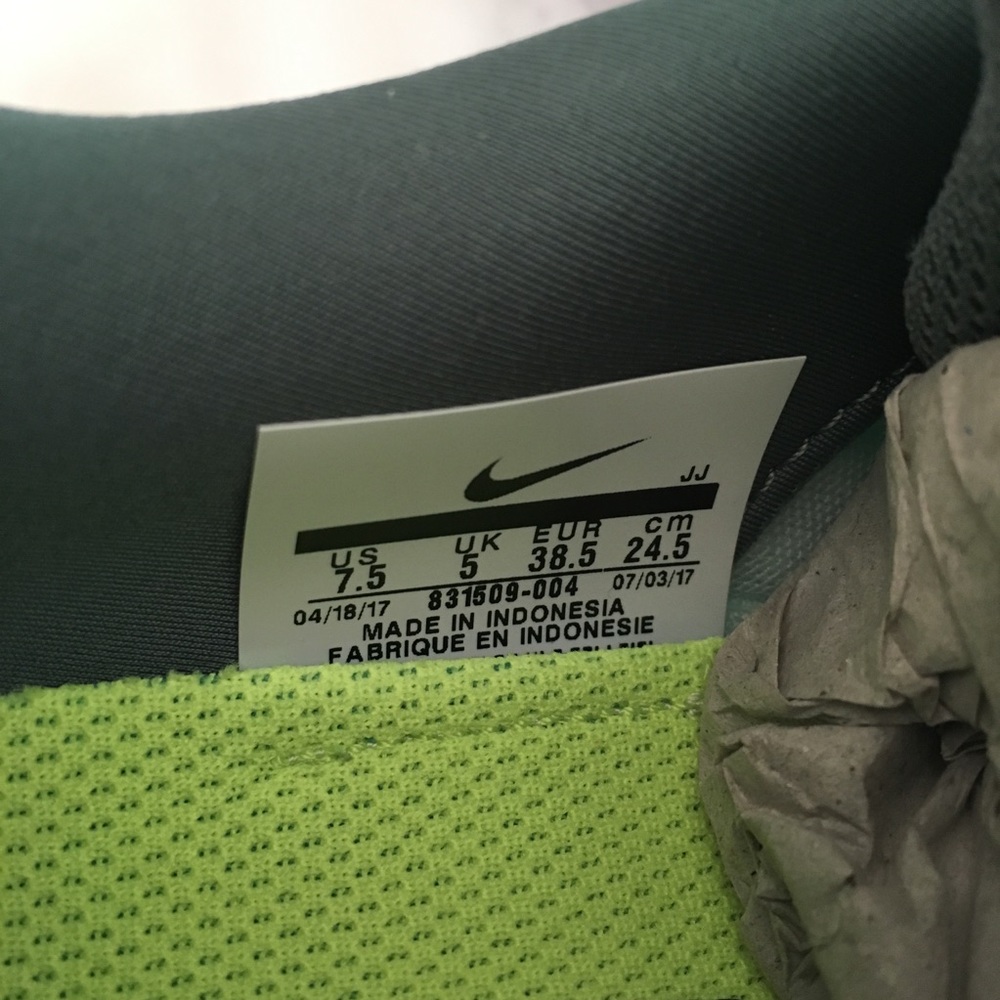 • NIKE • Cannon & Green Nike Free RN Shoes - Picture 8 of 8